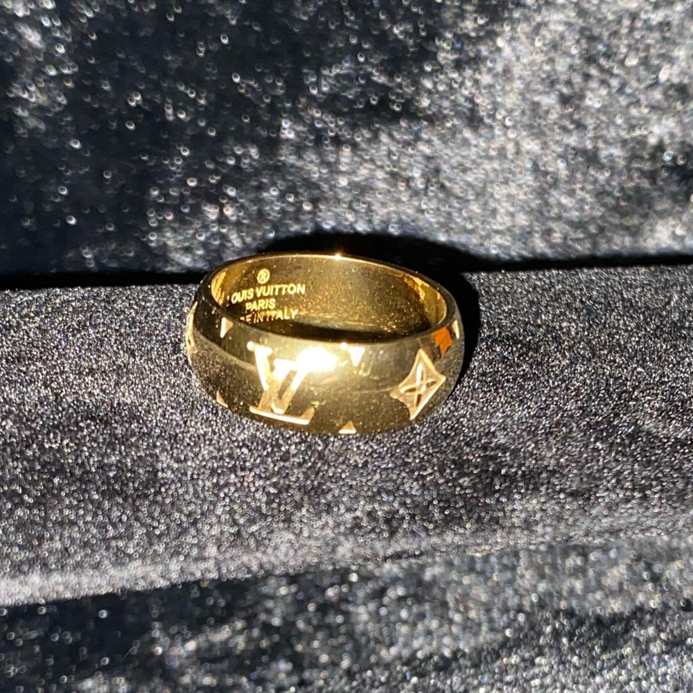 18K Gold LV Luxury Band Ring - Picture 2 of 6